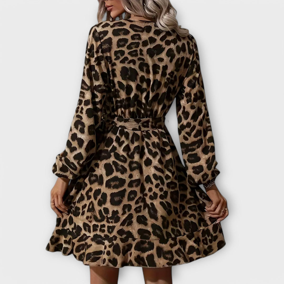 Vany | Elegant leopardmönstrad klänning med V-hals