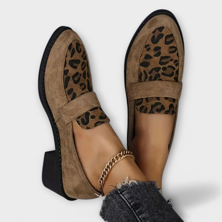 Karla - Stiliga damskor med leopardmönster
