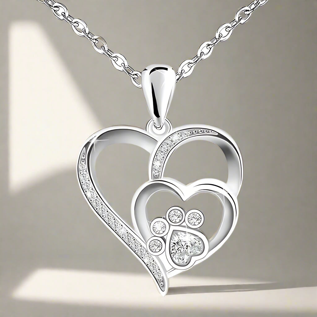 Halsband med tass- och hjärtmotiv, tillverkat av 925 silver, dekorerat med zirkoner