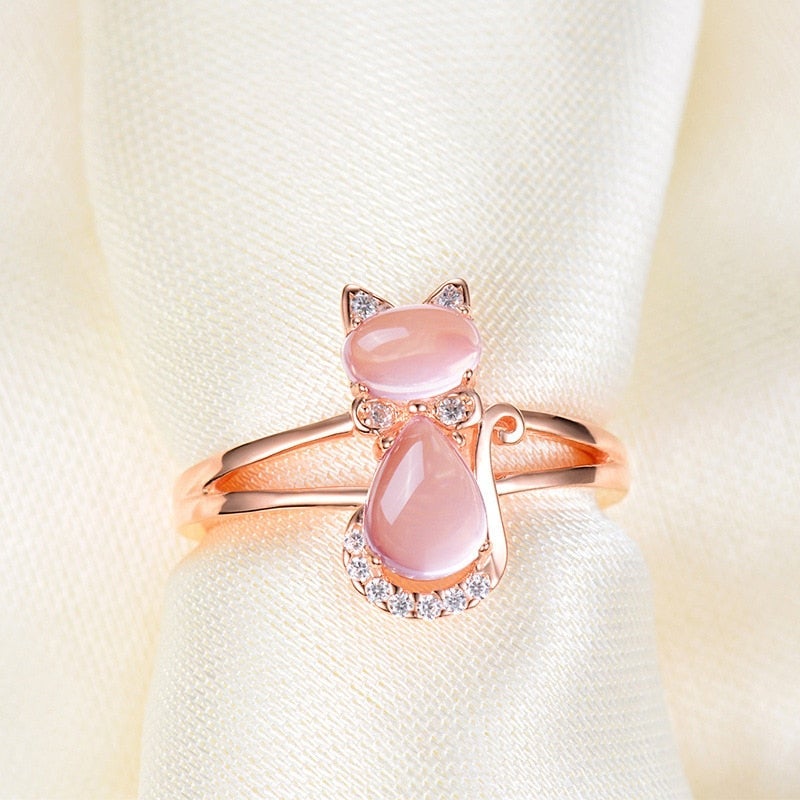 Kattformet ring i roséguld