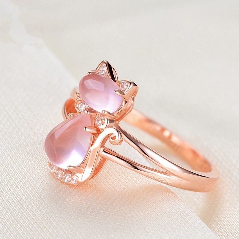 Kattformet ring i roséguld