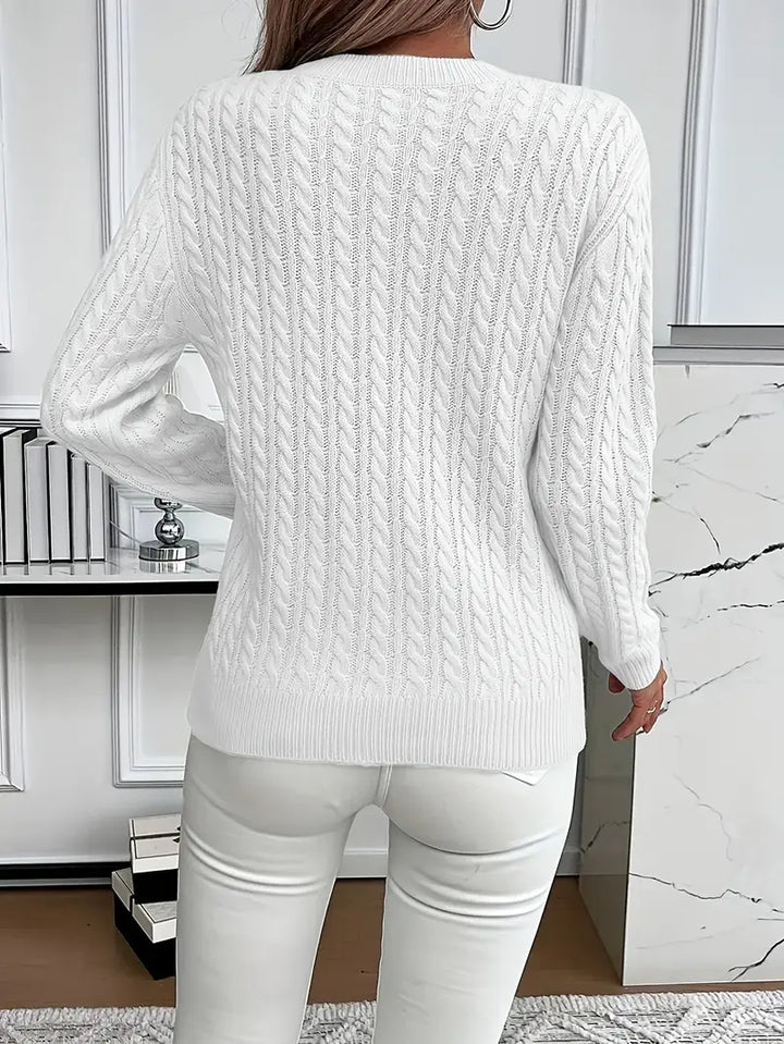 Quinisha – Stickad tröja med flätmönster
