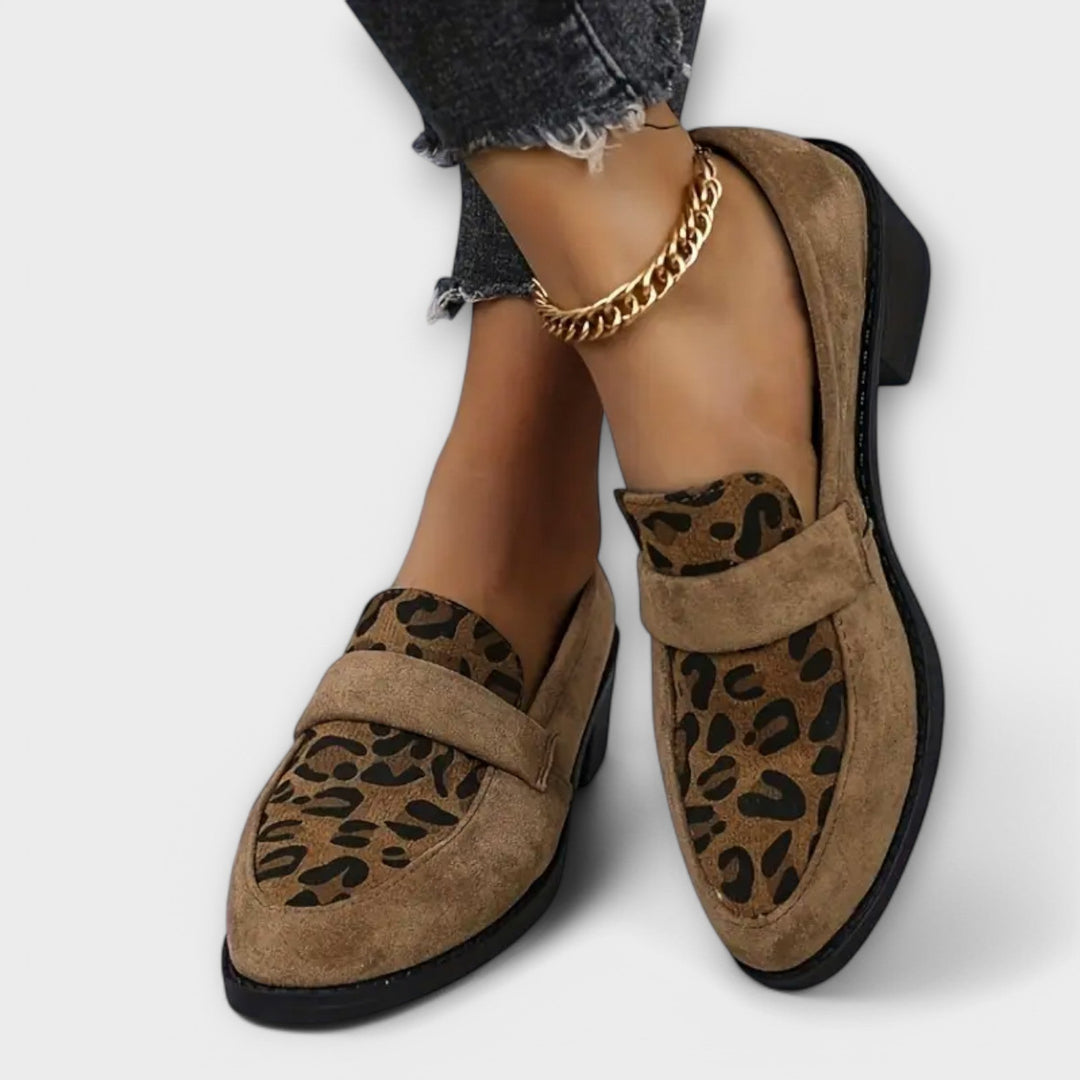 Karla - Stiliga damskor med leopardmönster