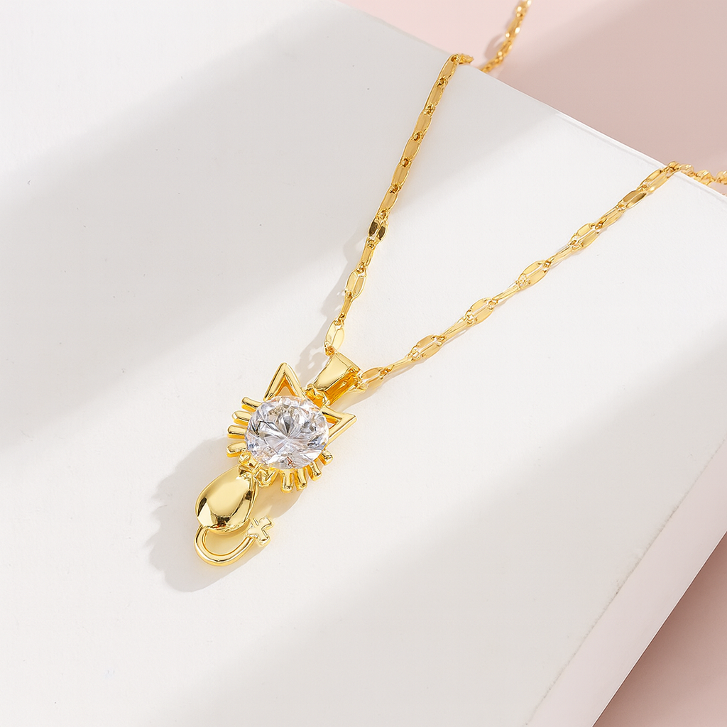 Kattens halsband med guldfärgad finish och zirkonia